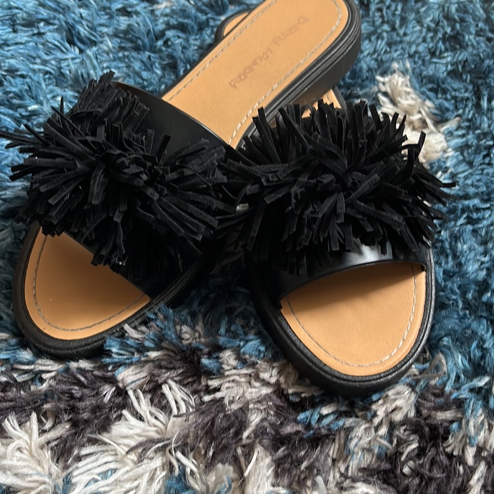 Black sandal with Fringe